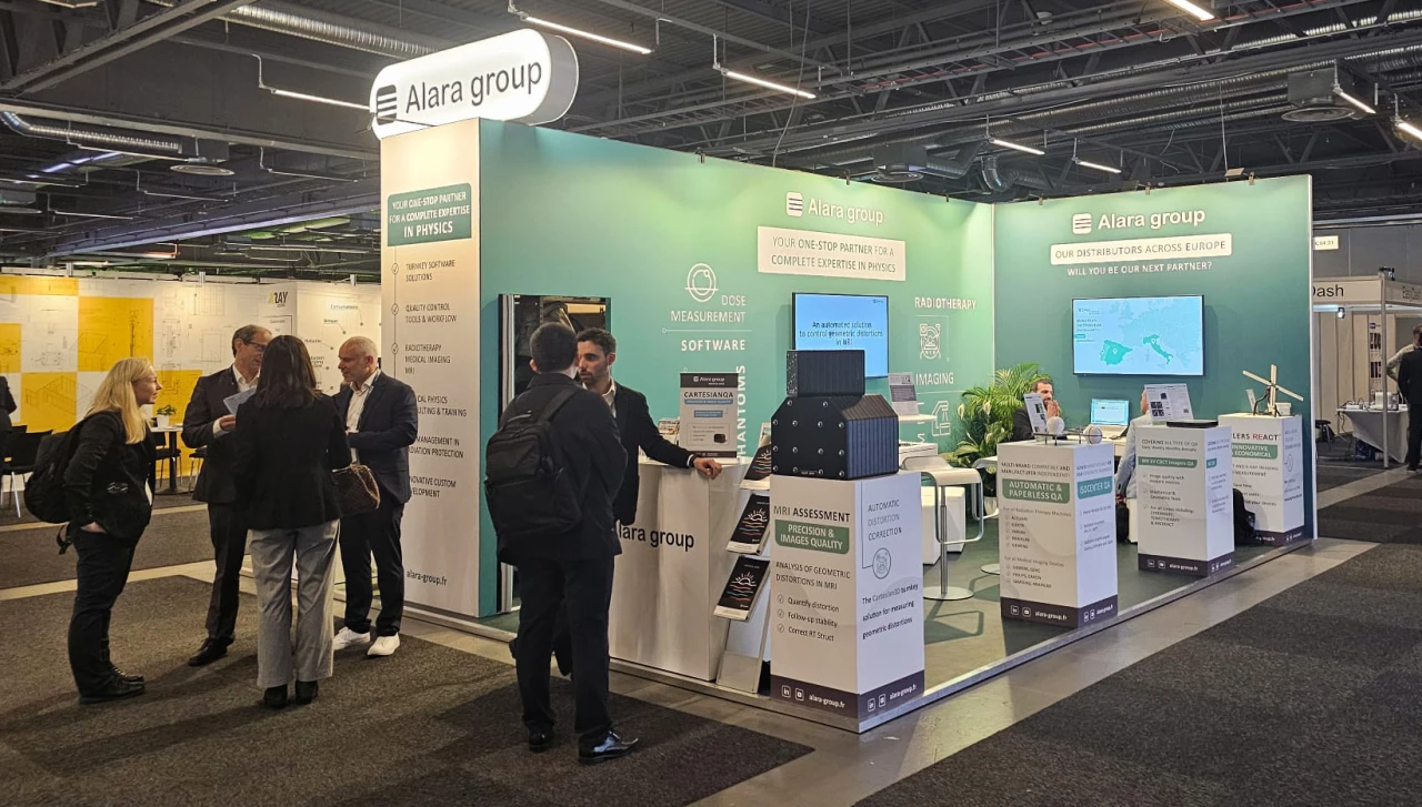 640-ESTRO - AG J-2stand.jpeg